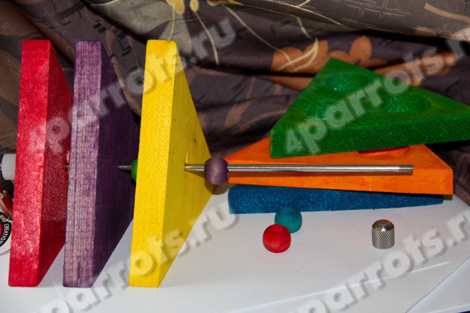 фото игрушки для попугая шампур