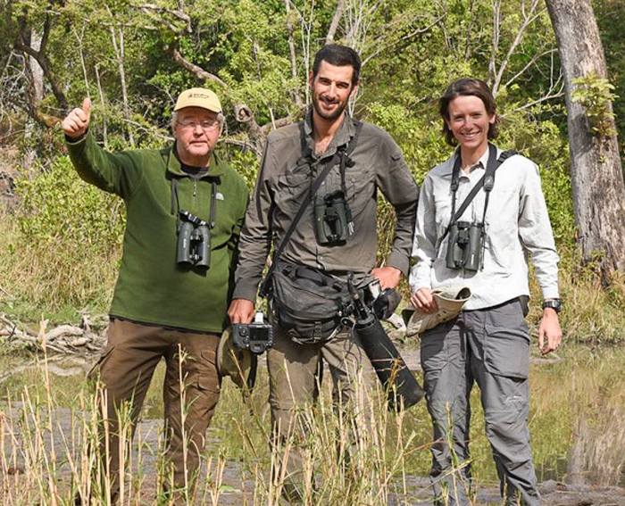 Трио главных участников экспедиции в поисках ниамниамского длиннокрылого попугая